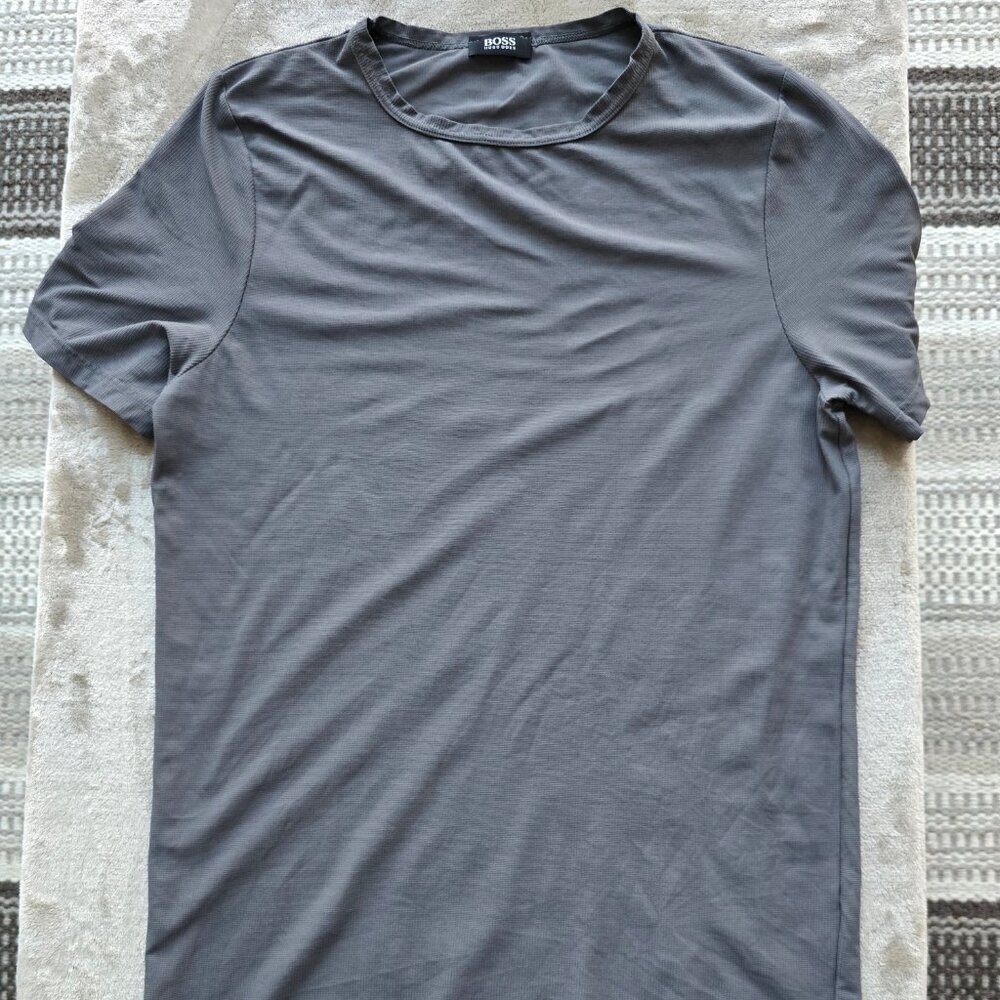 Hugo Boss T shirt gray